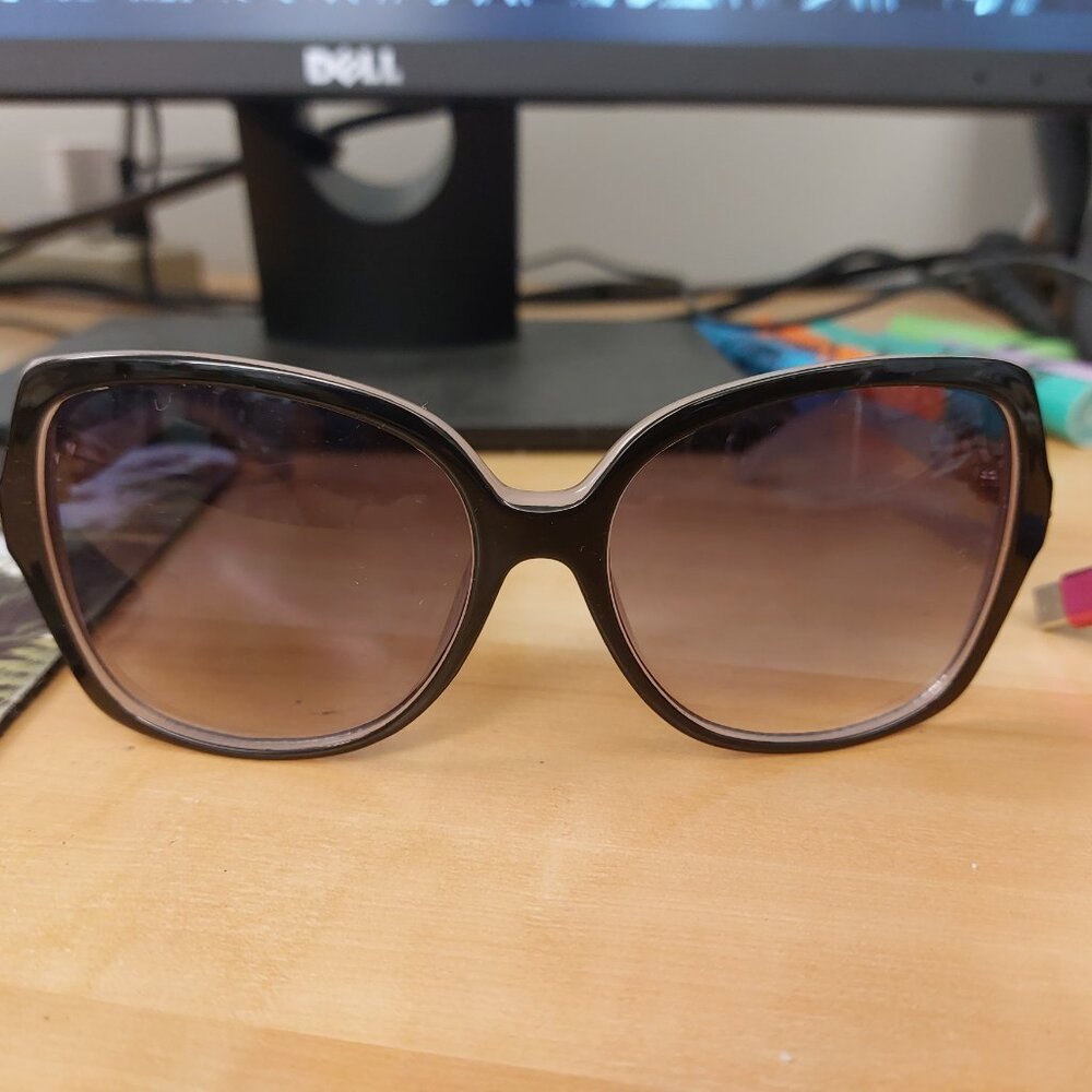 Foster Grant Modern Oversized Trendy Sunglasses Beautiful Blingy Sides SR0423